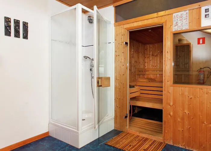 Ferienhaus Group Getaway With Sauna *